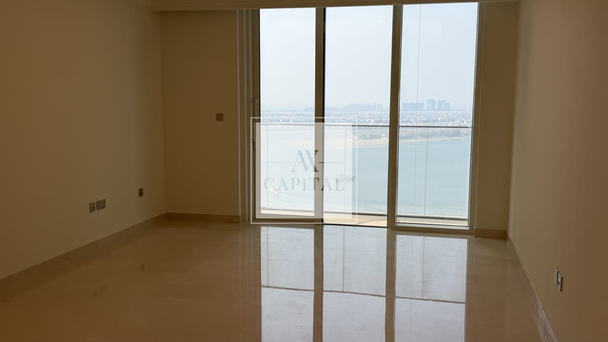 Palace Beach 1BR | Sea Access | Prime Location - 2