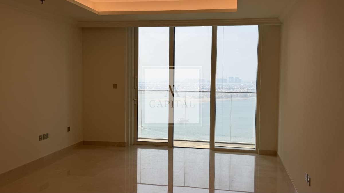 Palace Beach 1BR | Sea Access | Prime Location - 3
