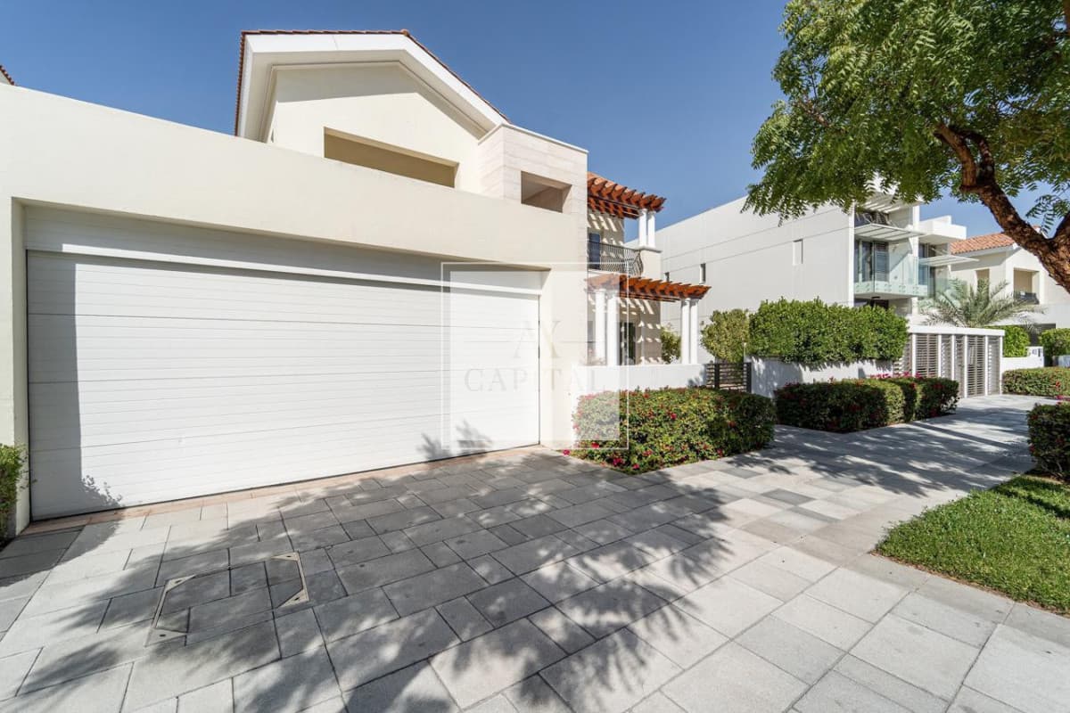 Contemporary Inspired | 4 Beds Villa | Near Club