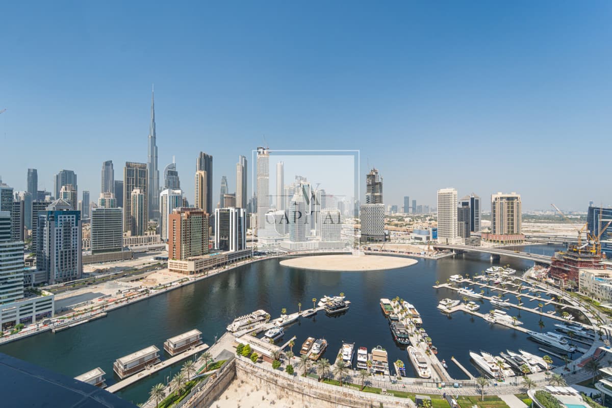 Burj Khalifa and Canal View | High Floor | Modern - 3
