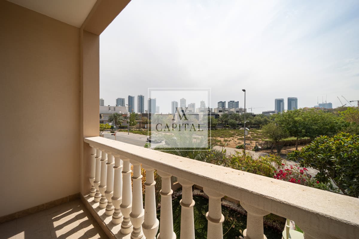 Park view  | Corner Plot | Vacant | Maids - 2