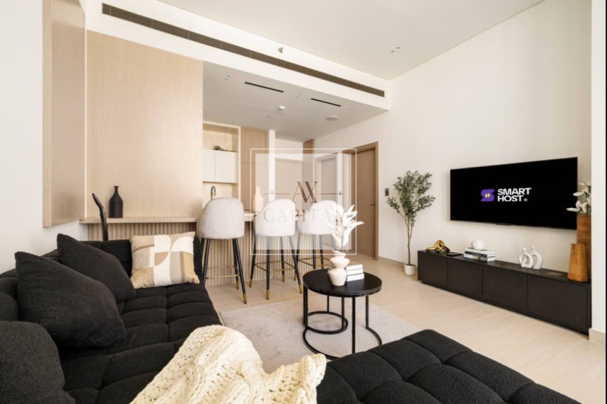Luxury 1BR Plus Pool | fully furnished | Vacant