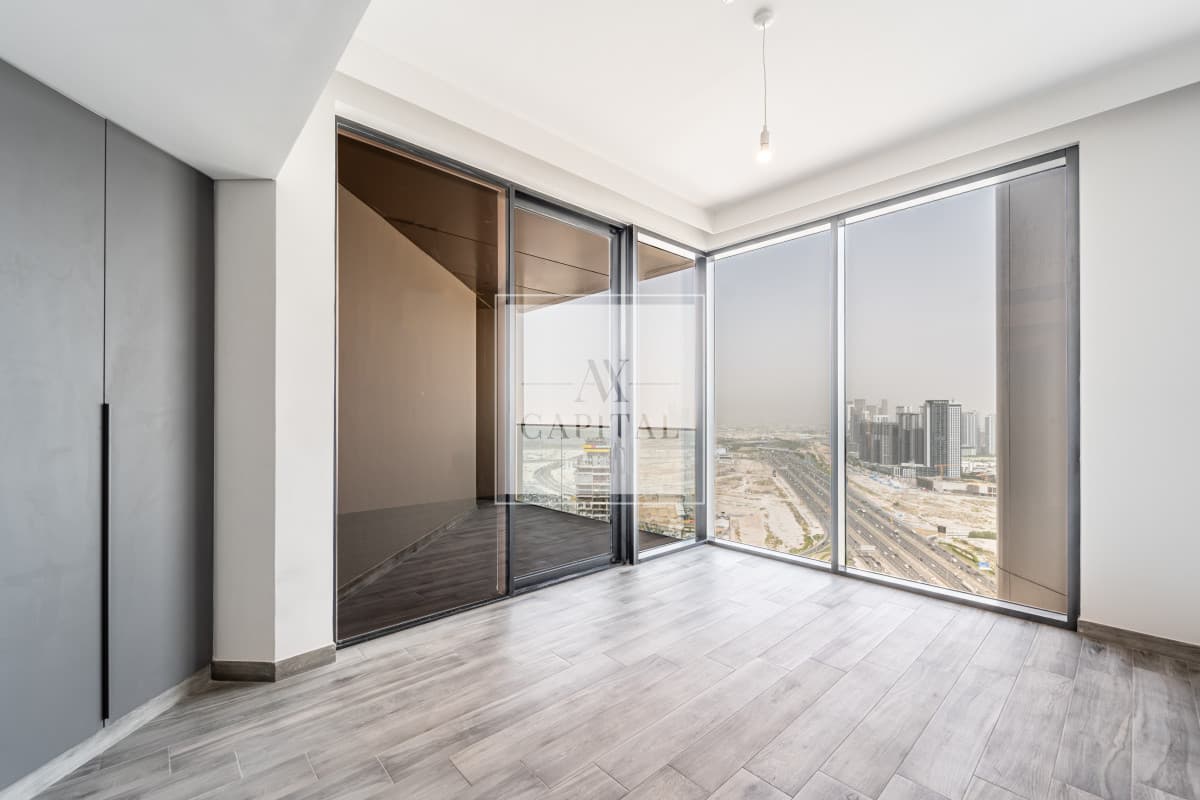 High Floor Living | Elegant Studio | Canal View - 3