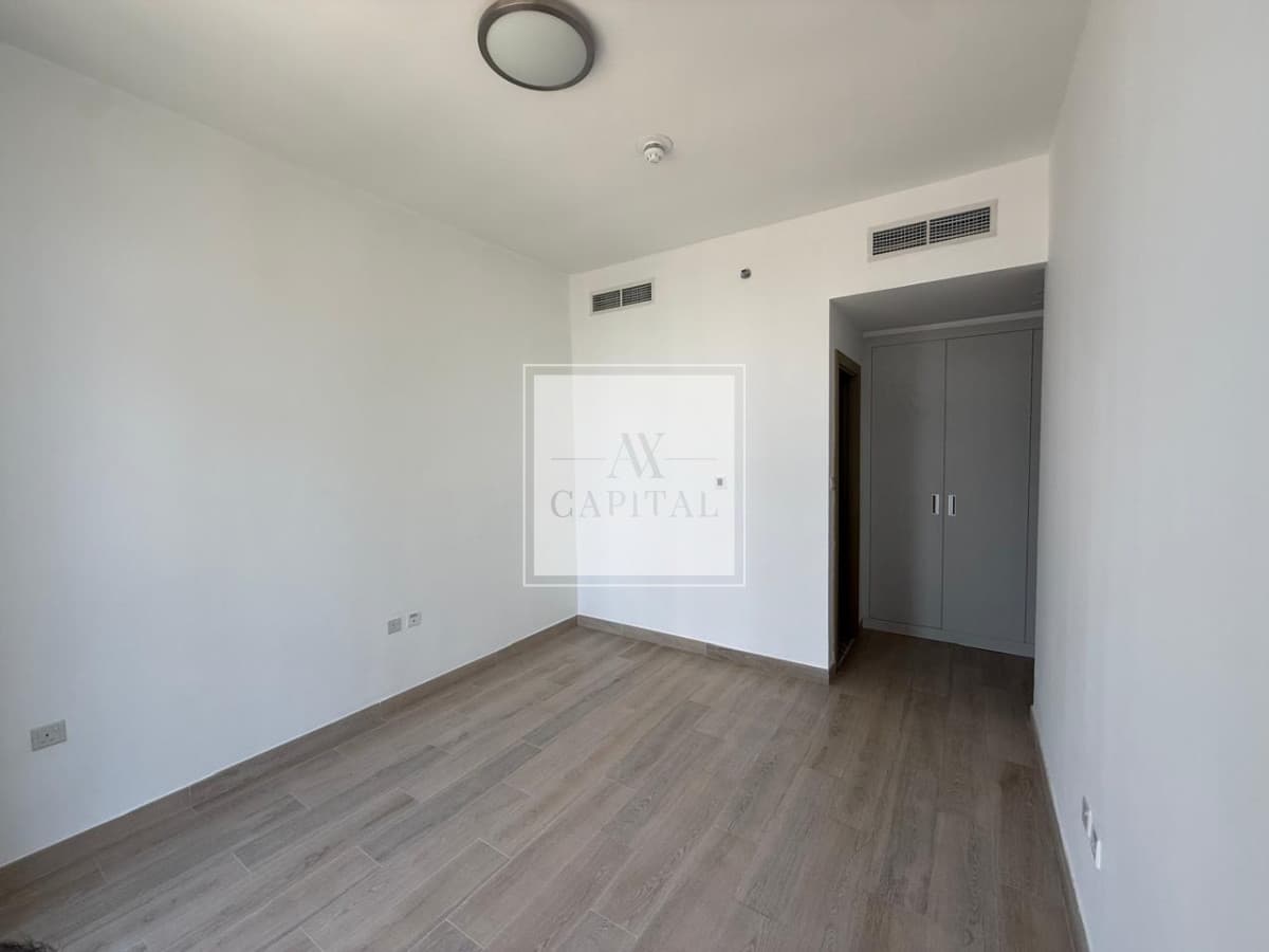 Modern 2BR Apartment | Bright Layout | Mid floor