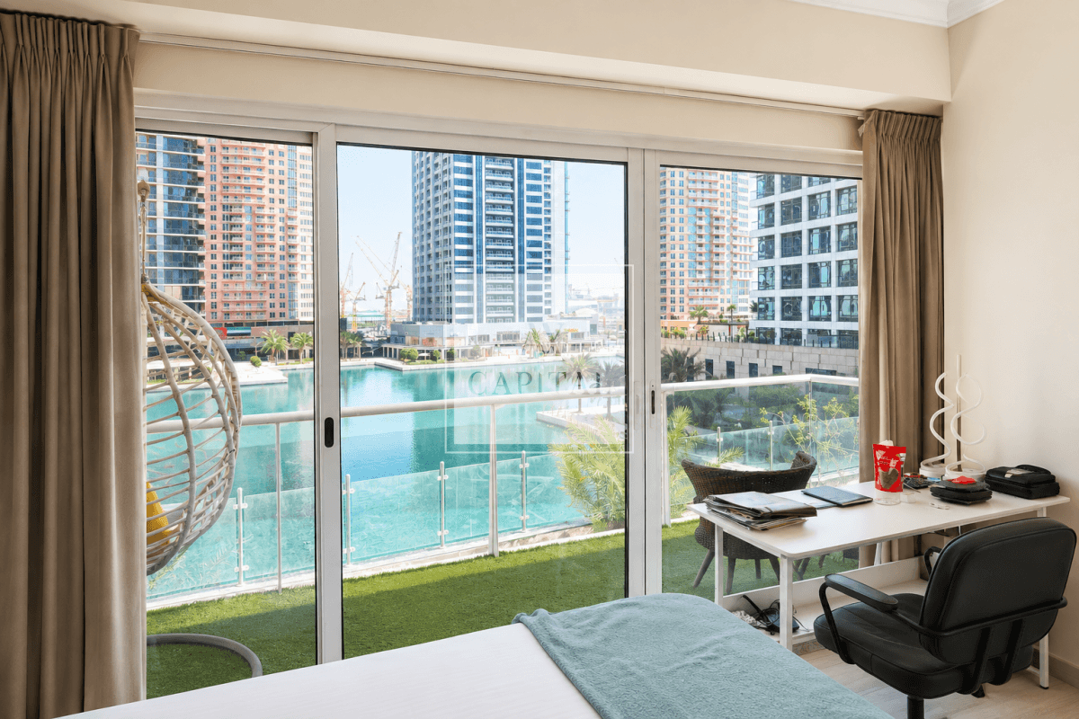 Freehold | Large Layout | Pool-Lake View | Metro