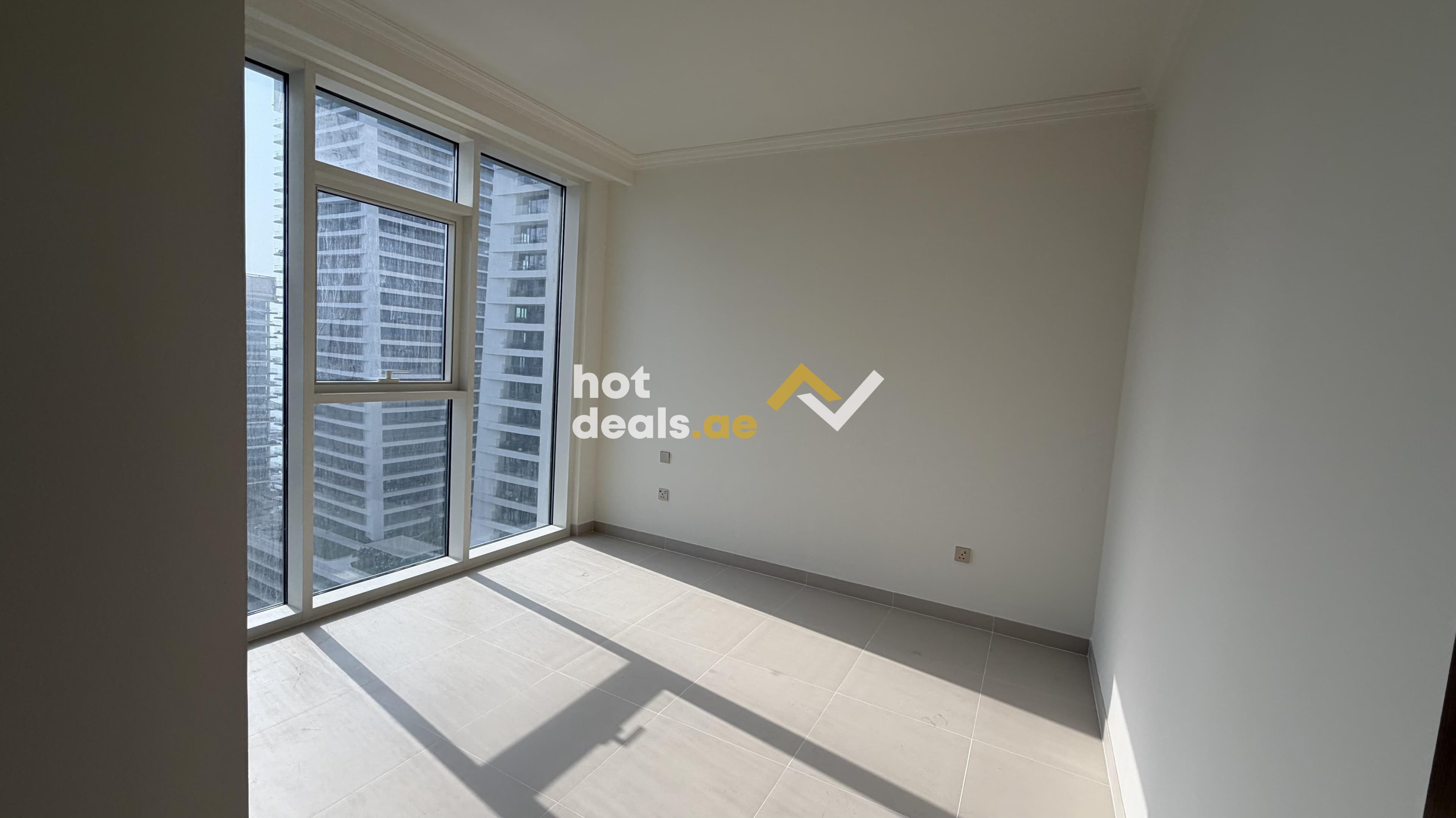 Palace Beach 1BR | Sea Access | Prime Location