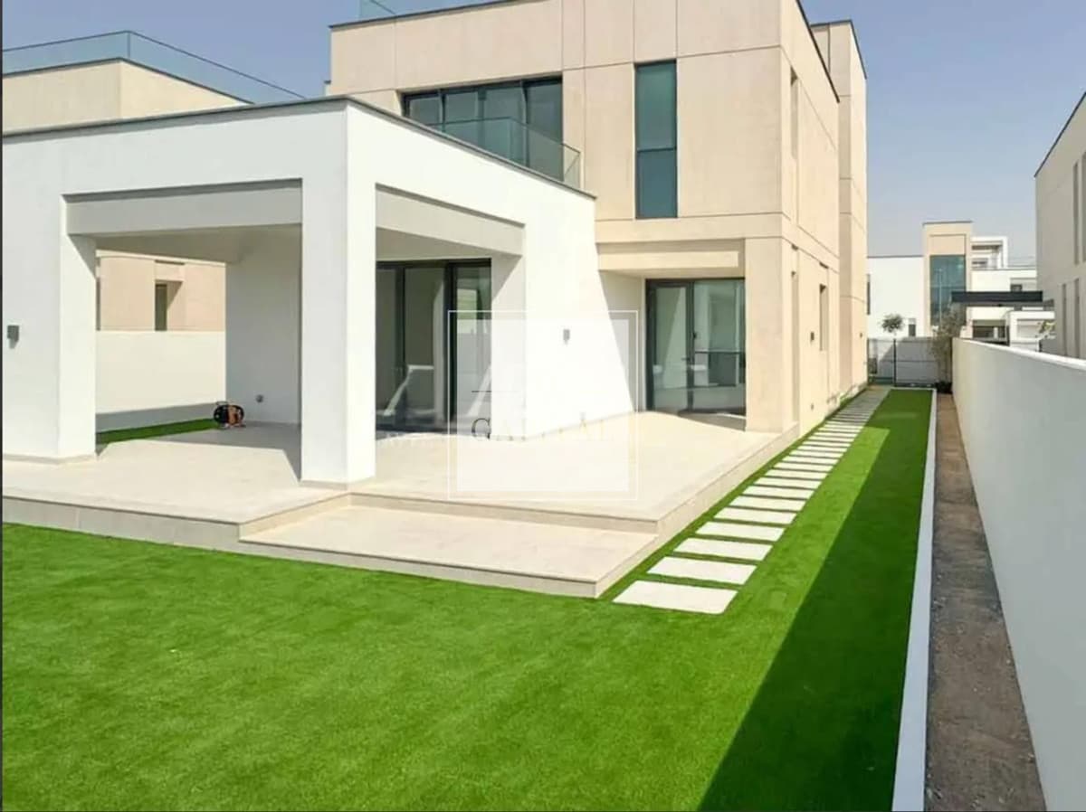 Modern New | Large Layout | Close to Amenities