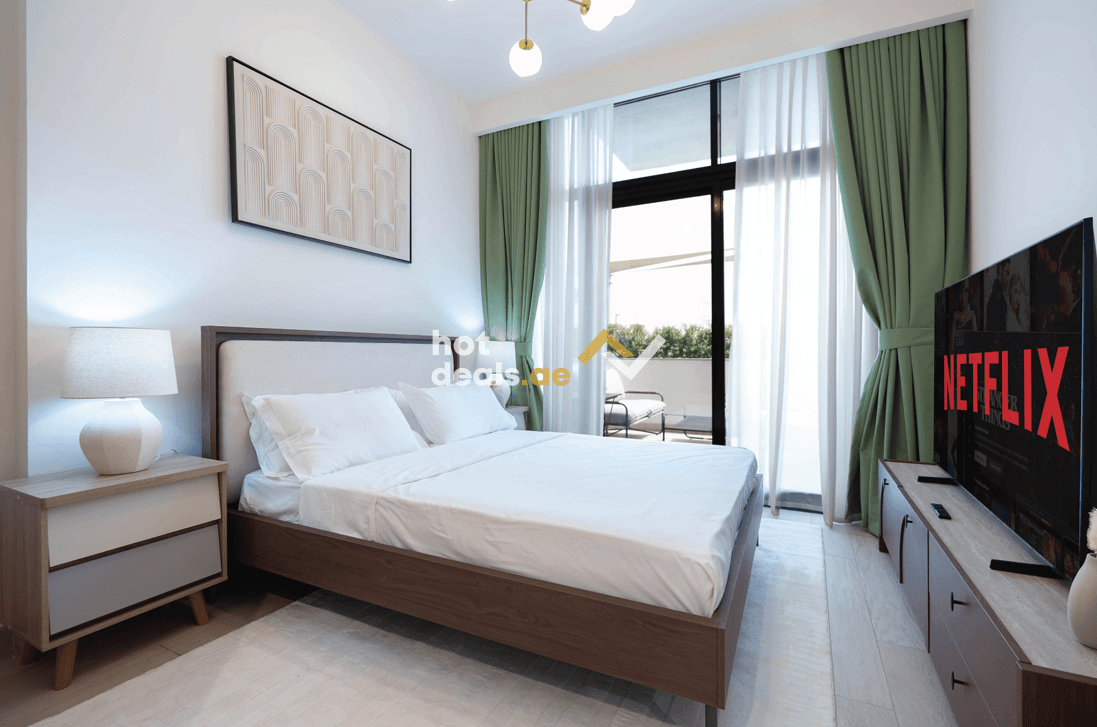 Luxurious Studio | Vacant | Boulevard View