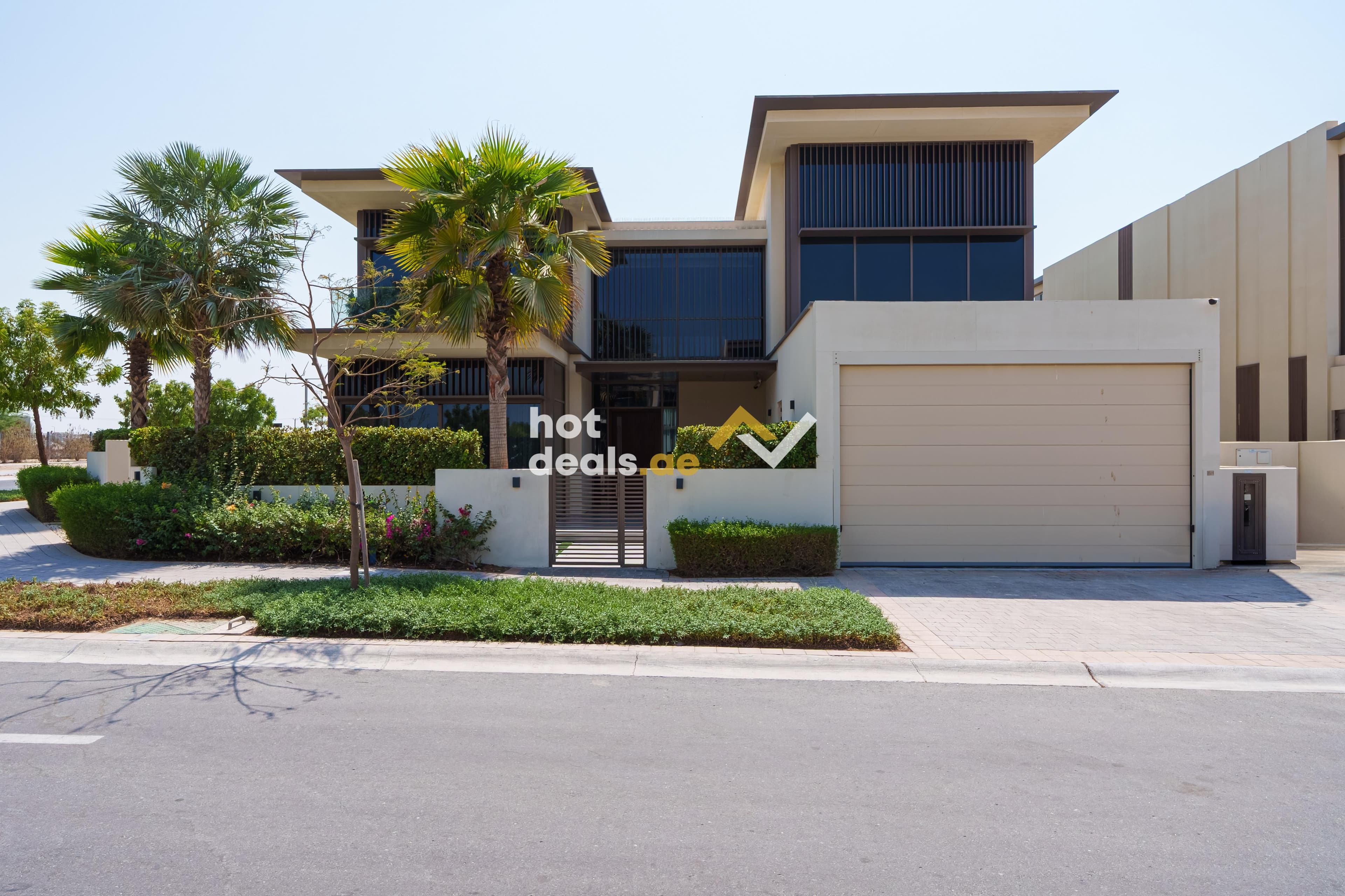 Best Priced 5BR | Corner Unit | Golf Place